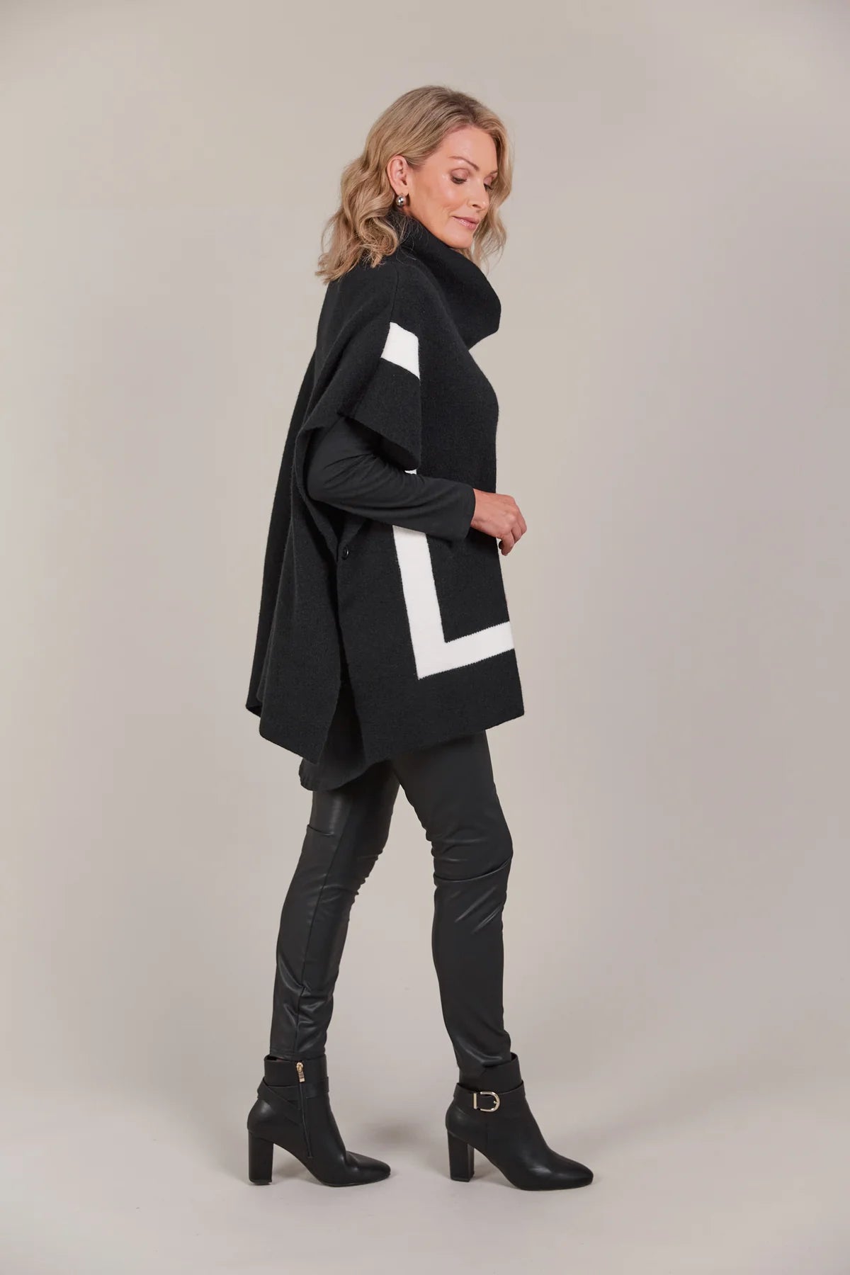 Avino Poncho